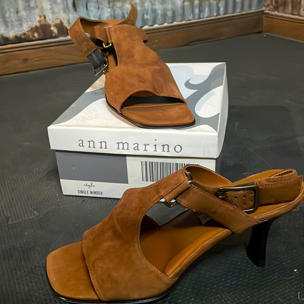 Ann Marino brown suede heels